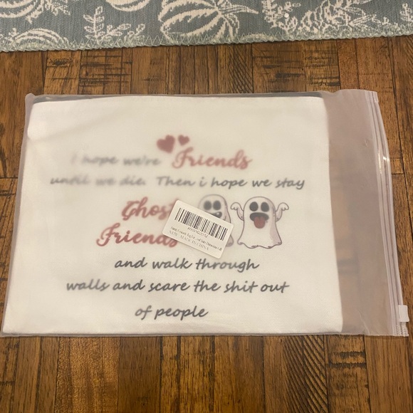 Ghost Friends Themed Pouch - Picture 7 of 7
